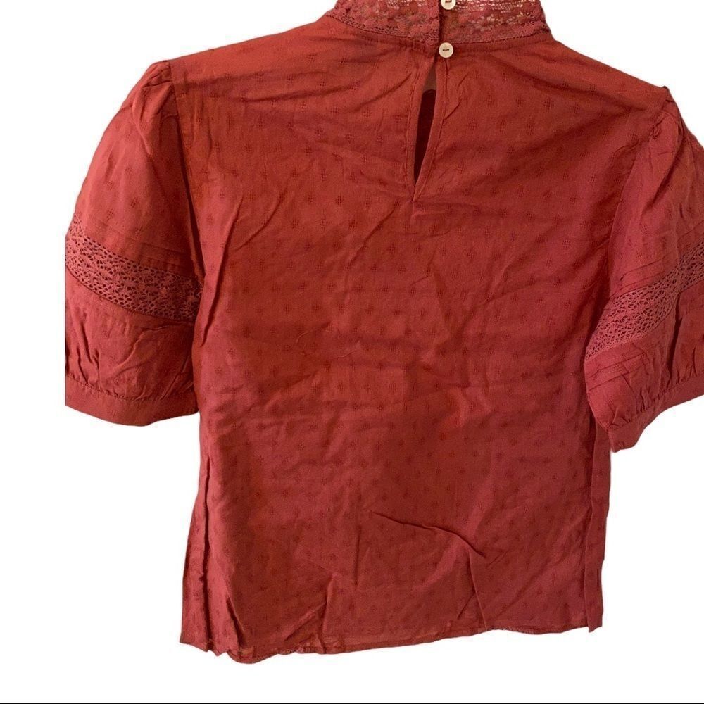 Universal Thread Eyelet Blouse Sz S NWT - Picture 3 of 4